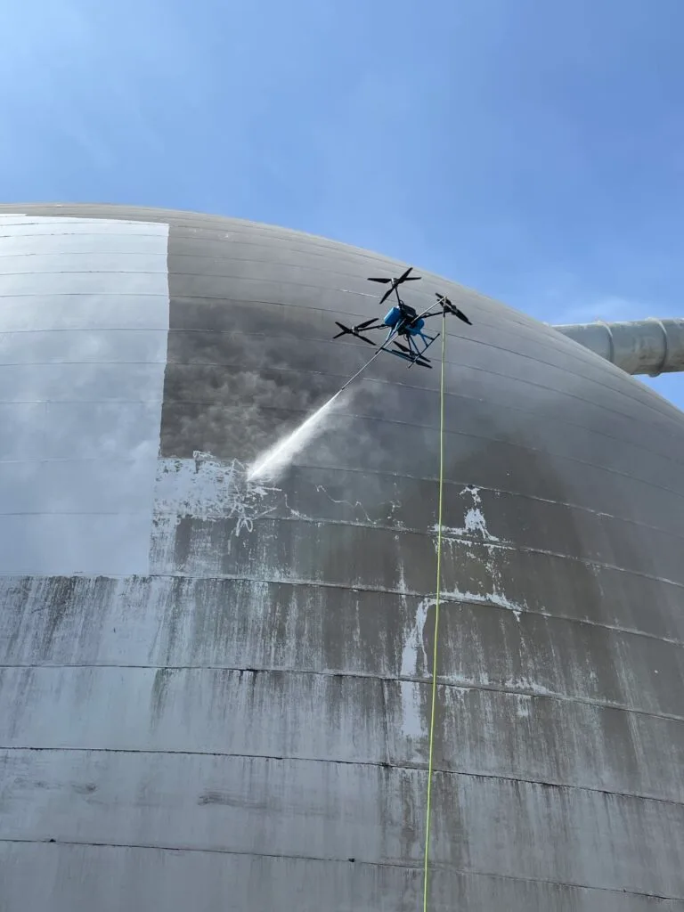 Drone-cleaning-with-de-ionized-water